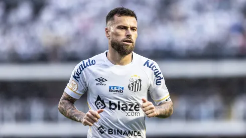  Lucas Lima jogador do Santos durante partida contra o Vasco no estadio Vila Belmiro pelo campeonato Brasileiro A 2023. Foto: Abner Dourado/AGIF
