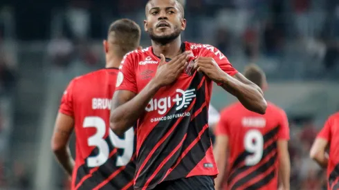 PR - Curitiba - 17/08/2019 - Brasileiro A 2019, Athletico PR x Atletico MG - Marcelo Cirino jogador do Athletico-PR comemora seu gol durante partida contra o Atletico-MG no estadio Arena da Baixada pelo campeonato Brasileiro A 2019. Foto: Gabriel Machado/AGIF