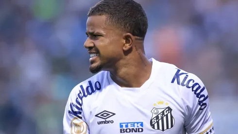Kevyson, lateral do Santos. Foto: Marcello Zambrana/AGIF