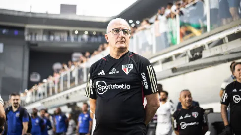 SP – SANTOS – 12/11/2023 – BRASILEIRO A 2023, SANTOS X SAO PAULO – Dorival Junior tecnico do Sao Paulo durante partida contra o Santos no estadio Vila Belmiro pelo campeonato Brasileiro A 2023. Foto: Abner Dourado/AGIF
