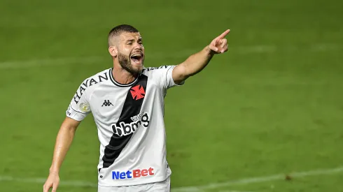 Zagueiro saiu depois do Vasco não aceitar um pagamento –  Foto: Thiago Ribeiro/AGIF.
