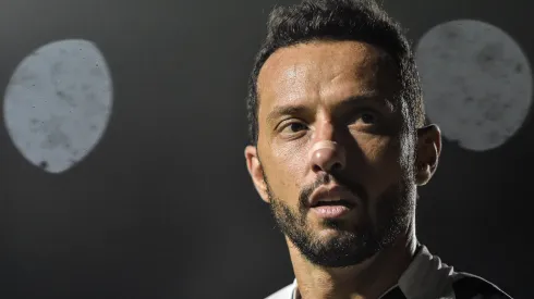 Foto: Thiago Ribeiro/AGIF  – Nenê em partida pelo Vasco no Campeonato Carioca, em 2023
