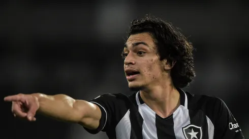 Matheus Nascimento tem cenário atualizado no Botafogo. Foto: Thiago Ribeiro/AGIF