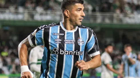 PR – CURITIBA – 01/11/2023 – BRASILEIRO A 2023, CORITIBA X GREMIO – Luis Suarez jogador do Gremio durante partida contra o Coritiba no estadio Couto Pereira pelo campeonato Brasileiro A 2023. Foto: Robson Mafra/AGIF
