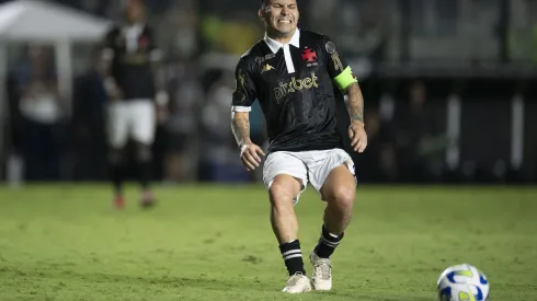 Foto: Jorge Rodrigues/AGIF – Medel com fortes dores contra o Corinthians.
