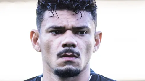 Tiquinho Soares jogador do Botafogo durante partida contra o Santos no estádio Vila Belmiro pelo campeonato Brasileiro A 2023. Foto: Abner Dourado/AGIF
