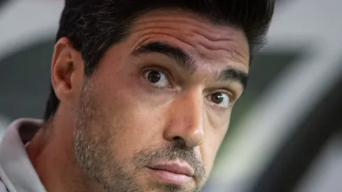 Foto: Fernando Moreno/AGIF - Abel Ferreira na partida que culminou no título do Palmeiras no Campeonato Brasileiro