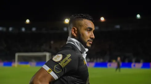 Foto: Thiago Ribeiro/AGIF - Payet na partida que garantiu a permanência do Vasco na Série A do Campeonato Brasileiro