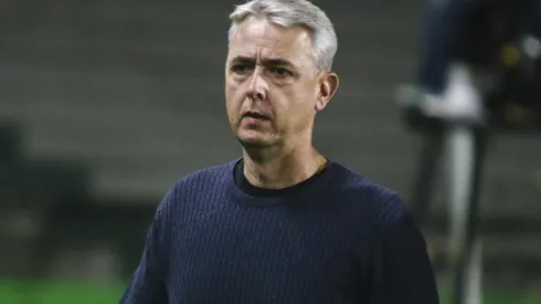 Foto: Gabriel Machado/AGIF - Tiago Nunes recebe notícia sobre possível reforço do Glorioso.