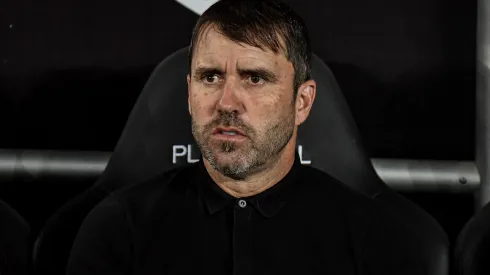  Eduardo Coudet tecnico do Internacional durante partida contra o Botafogo no estadio Engenhao pelo campeonato Brasileiro A 2023. Foto: Thiago Ribeiro/AGIF
