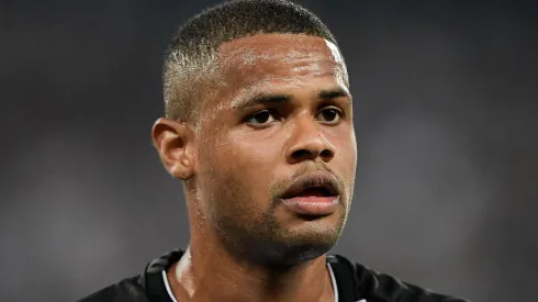 Júnior Santos durante partida contra o Fortaleza no estádio Engenhão pelo campeonato BRASILEIRO A 2023. Foto: Thiago Ribeiro/AGIF
