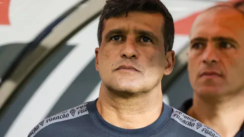 Wesley Carvalho, técnico interino do Athletico. Foto: Gilson Lobo/AGIF