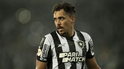 Eduardo jogador do Botafogo durante partida contra o Bahia no estadio Engenhao pelo campeonato Brasileiro A 2023. Foto: Jorge Rodrigues/AGIF
