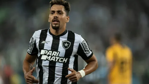 Eduardo jogador do Botafogo durante partida contra o Guarani-PAR no estadio Engenhao pelo campeonato Copa Sul-Americana 2023. Foto: Jorge Rodrigues/AGIF