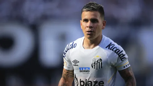 SP - SANTOS - 01/10/2023 - BRASILEIRO A 2023, SANTOS X VASCO - Soltedo jogador do Santos durante partida contra o Vasco no estadio Vila Belmiro pelo campeonato Brasileiro A 2023. Foto: Ettore Chiereguini/AGIF