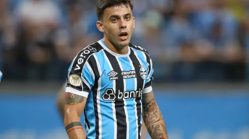 Carballo jogador do Grêmio durante partida contra o Botafogo no estadio Arena do Gremio pelo campeonato Brasileiro A 2023. Foto: Pedro H. Tesch/AGIF
