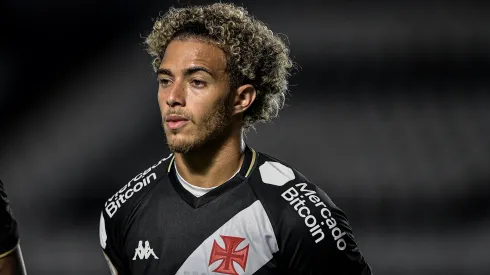 Figueiredo jogador do Vasco durante partida contra o Athletico-PR no estádio São Januário pelo campeonato Brasileiro A 2023. Foto: Thiago Ribeiro/AGIF
