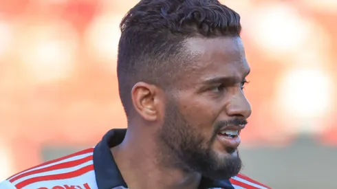 Reinaldo jogador do São Paulo durante partida contra o Bragantino no estádio Morumbi pelo campeonato Brasileiro A 2022. Foto: Marcello Zambrana/AGIF
