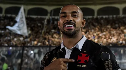 Paulinho tem situação definida. Foto: Thiago Ribeiro/AGIF