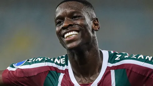 Luiz Henrique jogador do Fluminense comemora seu gol durante partida contra o Junior Barranquilla no estádio Maracanã pelo campeonato Copa Sul-Americana 2022. Foto: Thiago Ribeiro/AGIF
