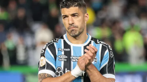 Luis Suarez jogador do Grêmio durante partida contra o Coritiba no estadio Couto Pereira pelo campeonato Brasileiro A 2023. Foto: Robson Mafra/AGIF