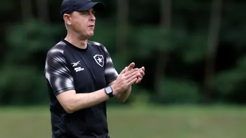 Foto: Vitor Silva/Botafogo – Tiago Nunes define alvos para 2023.
