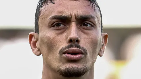 Diego Pituca of Santos looks on prior to a match between Santos and Fortaleza for the Brasileirao Series A 2019 at Vila Belmiro Stadium on August 25, 2019 in Santos, Brazil. (Photo by Miguel Schincariol/Getty Images)
