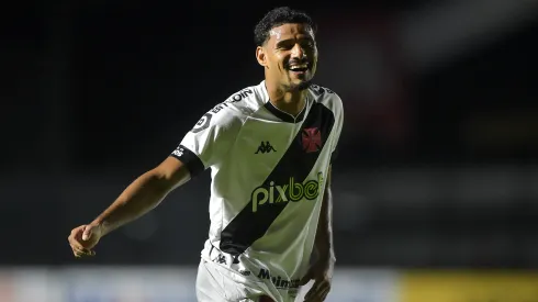 Foto: Thiago Ribeiro/AGIF – Vasco recebe notícia importante sobre Gabriel Dias.
