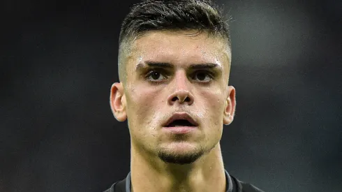 Gabriel Pec jogador do Vasco durante partida contra o Flamengo no estádio Maracanã pelo campeonato Carioca 2022. Foto: Thiago Ribeiro/AGIF
