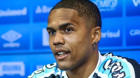 Douglas Costa no Grêmio em 2021. FOTO: LUCAS UEBEL/GREMIO FBPA
