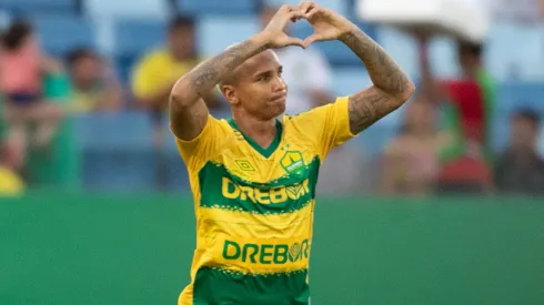 Deyverson jogador do Cuiaba comemora seu gol durante partida contra o Fortaleza no estadio Arena Pantanal pelo campeonato Brasileiro A 2023. Gil Gomes/AGIF
