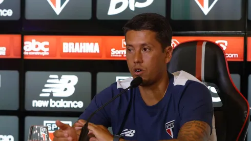 Carpini foi aprovado em sua coletiva. Foto: Rubens Chiri / saopaulofc