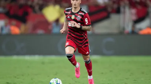 Foto: Gil Gomes/AGIF - Varela se consolida com Tite.