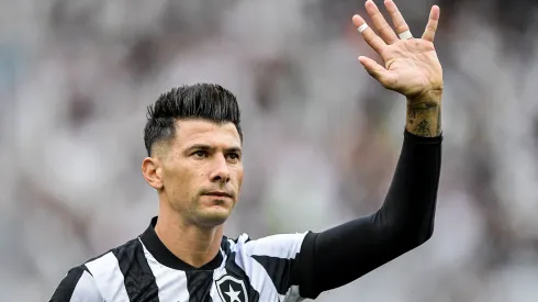 RJ - RIO DE JANEIRO - 30/07/2023 - BRASILEIRO A 2023, BOTAFOGO X CORITIBA - Victor Cuesta jogador do Botafogo durante partida contra o Coritiba no estadio Engenhao pelo campeonato Brasileiro A 2023.