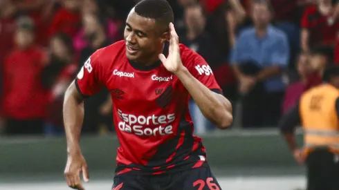 Recentemente Erick admitiu que ficou balançado por proposta do Corinthians. Foto: Gabriel Machado/AGIF