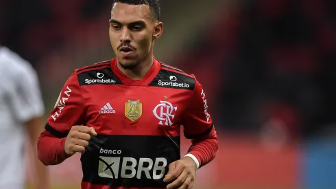 Matheus França no Flamengo em 2021 – Foto: Thiago Ribeiro/AGIF
