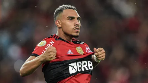 Matheuzinho jogador do Flamengo comemora seu gol durante partida contra o  Ceara, no estadio Maracana pelo campeonato Brasileiro A 2021. Thiago Ribeiro/AGIF
