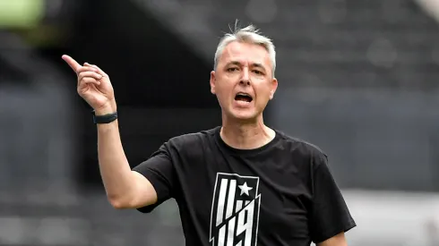 Tiago Nunes defende os jogadores após vaias e rebate: “Treinador frustra até dirigentes”. Thiago Ribeiro/AGIF