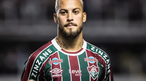  Guga jogador do Fluminense durante partida contra o Santos no estádio Vila Belmiro pelo campeonato Brasileiro A 2023. Foto: Abner Dourado/AGIF
