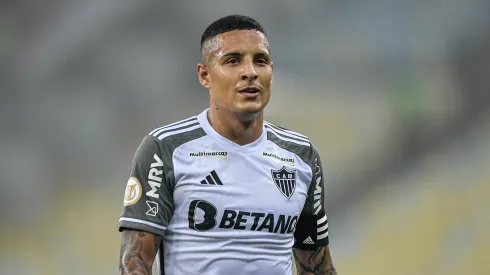 Foto: Thiago Ribeiro/AGIF – Guilherme Arana fica à disposição para o clássico.
