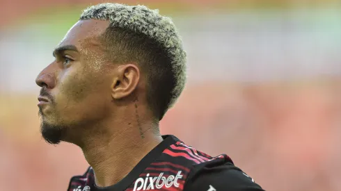 Matheuzinho jogador do Flamengo durante partida contra o Goiás no estadio Maracana pelo campeonato Brasileiro A 2022. Foto: Thiago Ribeiro/AGIF