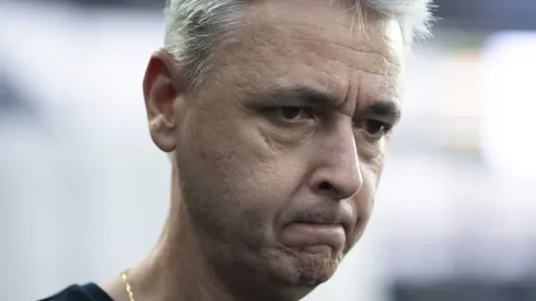 Tiago Nunes durante partida contra o Cruzeiro no estádio Engenhão pelo campeonato Brasileiro A 2023. Foto: Jorge Rodrigues/AGIF
