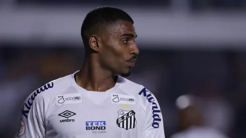 Joaquim deixa Gil 'na mão' e desfalca o Santos no próximo jogo. Ettore Chiereguini/AGIF