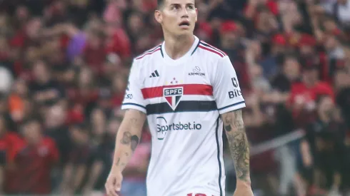 PR – CURITIBA – 29/10/2023 – BRASILEIRO A 2023, ATHLETICO-PR X SAO PAULO – James Rodriguez jogador do Sao Paulo durante partida contra o Athletico-PR no estadio Arena da Baixada pelo campeonato Brasileiro A 2023. Foto: Gabriel Machado/AGIF
