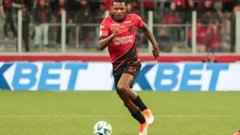 Cacá, zagueiro do Athletico. Foto: Robson Mafra/AGIF