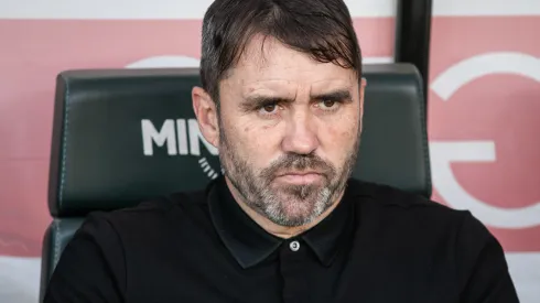 Eduardo Coudet tecnico do Internacional durante partida contra o Cruzeiro no estadio Mineirao pelo campeonato Brasileiro A 2023. Foto: Fernando Moreno/AGIF
