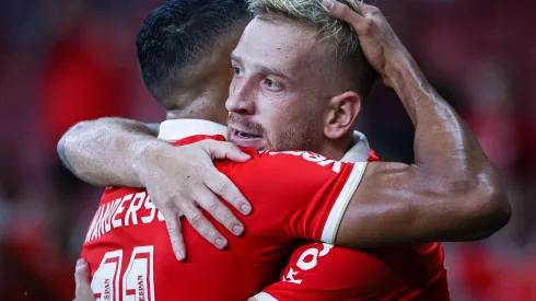 Pedro Henrique jogador do Internacional comemora seu gol com Wanderson jogador da sua equipe durante partida contra o Caxias no estadio Beira-Rio pelo campeonato Gaucho 2023. Foto: Maxi Franzoi/AGIF
