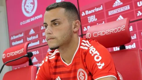 Foto : Divulgação/Internacional – Bruno Gomes celebra acerto com o Internacional.
