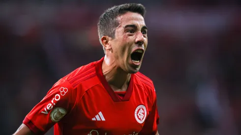 Carlos De Pena jogador do Internacional comemora seu gol durante partida contra o Goias no estadio Beira-Rio pelo campeonato BRASILEIRO A 2023. Foto: Maxi Franzoi/AGIF
