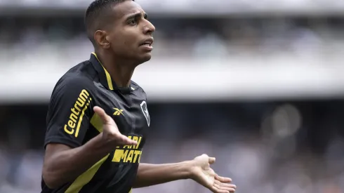 Victor Sá, atacante do Botafogo. Foto: Jorge Rodrigues/AGIF